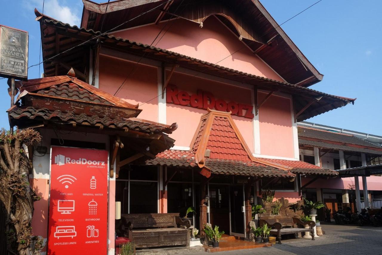 Reddoorz @ Mantrijeron 2 Otel Yogyakarta Dış mekan fotoğraf